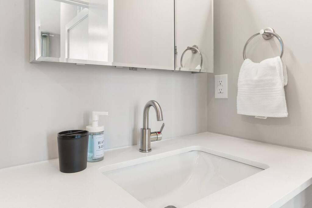 Apartment Nolibs, By Fishtown, Rooftop Access, Sleeps 6ppl, Lux Queen Beds, Smart Tvs, Views